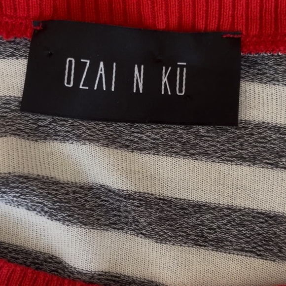 Asymmetric gray, and white top with red detail - Picture 8 of 10